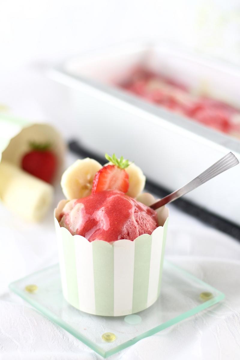 Rezeptbild: Nicecream – Leckeres Erdbeer-Bananen-Eis ohne Eismaschine
