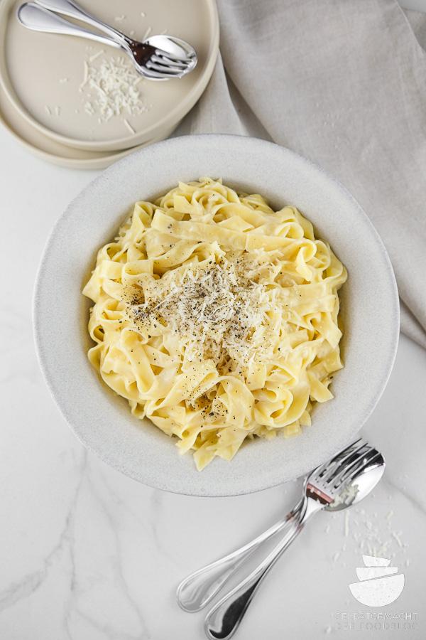 Rezeptbild: Fettuccine Alfredo – Pasta mit Butter und Parmesan