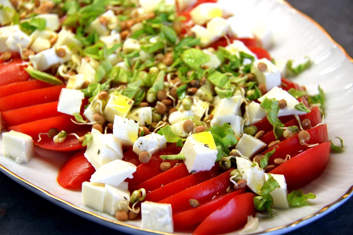 Rezeptbild: Zwei Tomaten-Kaese Salate