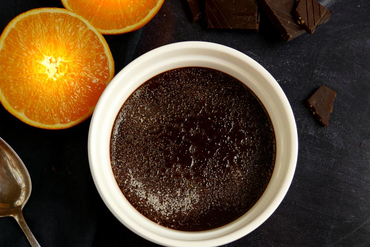 Rezeptbild: Schokoladen-Crème-Brûlée mit Orangen