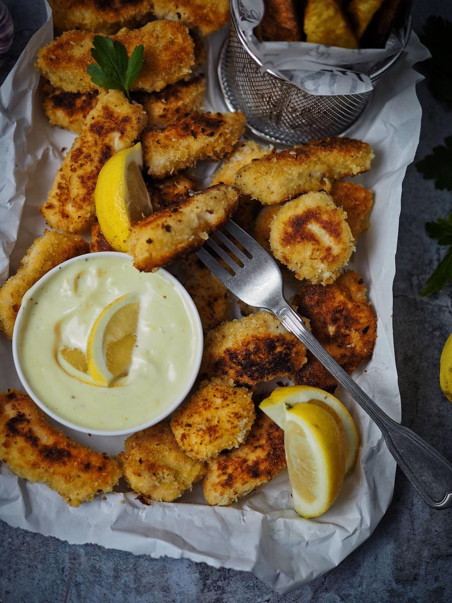 Rezeptbild: Knusprige Chicken Nuggets mit Zitronen-Mayonnaise