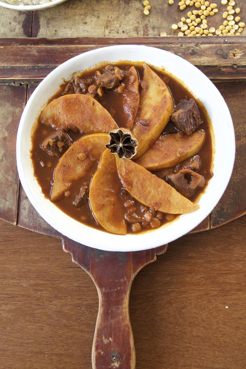 Rezeptbild: Khoresht-e Beh - Persisches Lamm-Quitten-Ragout mit Spalterbsen und getrockneten Limetten