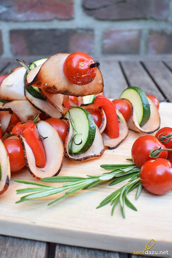 Rezeptbild: Putenspieße mit Putenbraten Aufschnitt, Tomaten und Zucchini