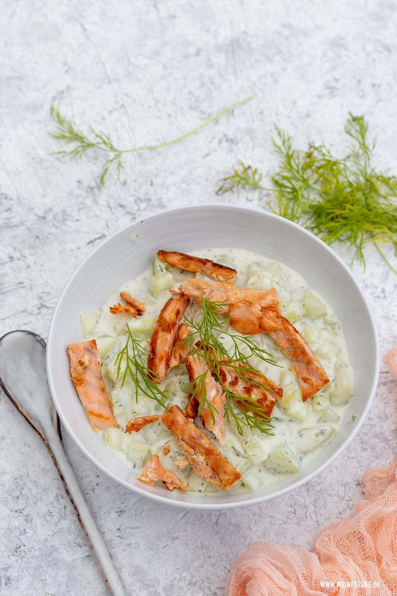 Rezeptbild: Gurkensalat mit gebratenem Lachs