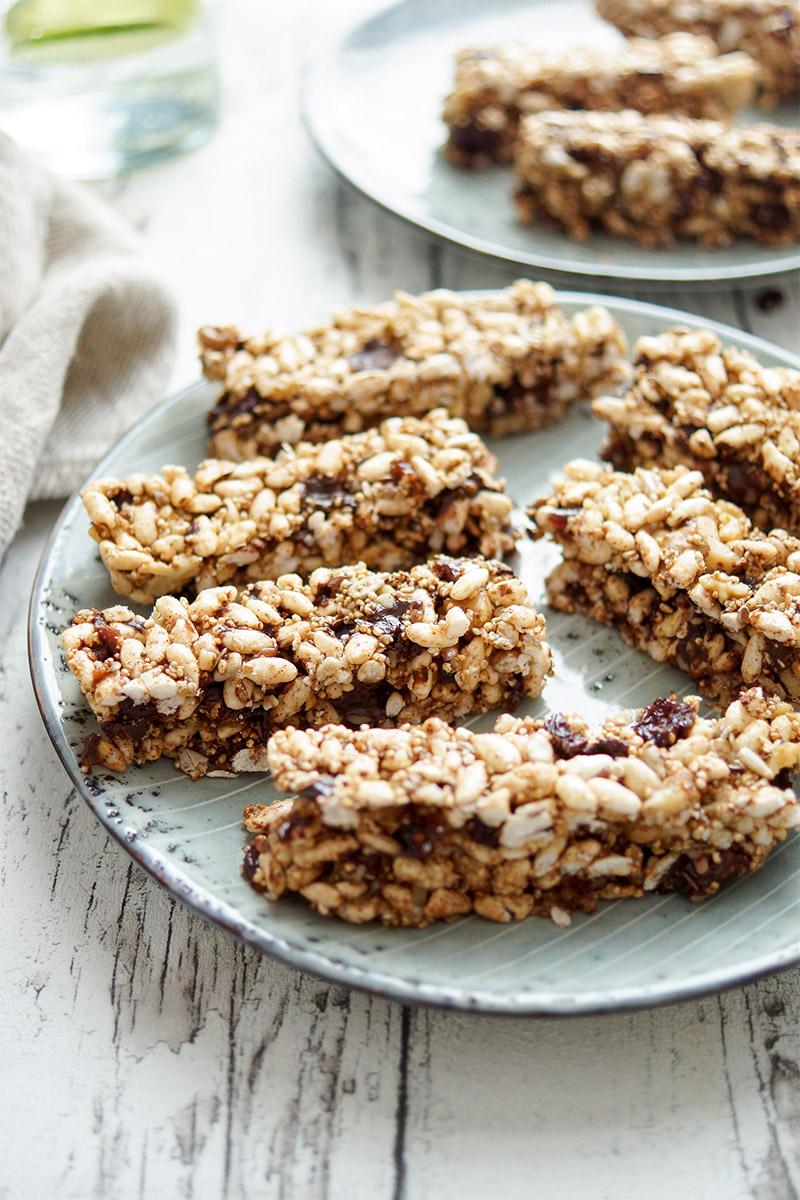 Rezeptbild: Energieriegel mit dunkler Schokolade, Nüssen & Körnern