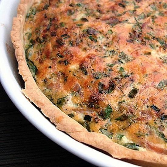 Rezeptbild: Kräuterquiche mit Käse und Schinken