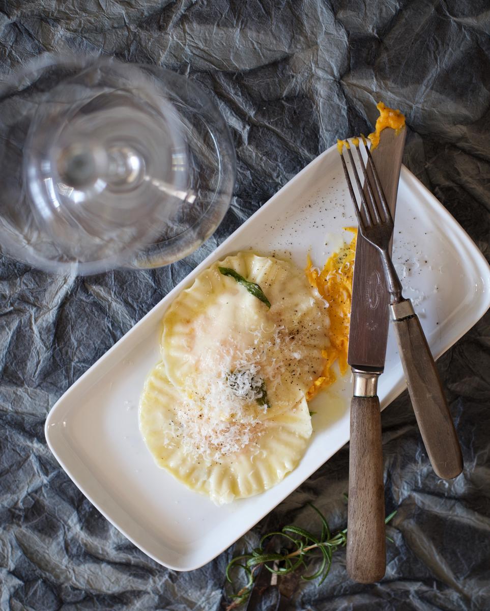 Rezeptbild: Butternut-Ravioli mit Zitronenverbene-Sauce