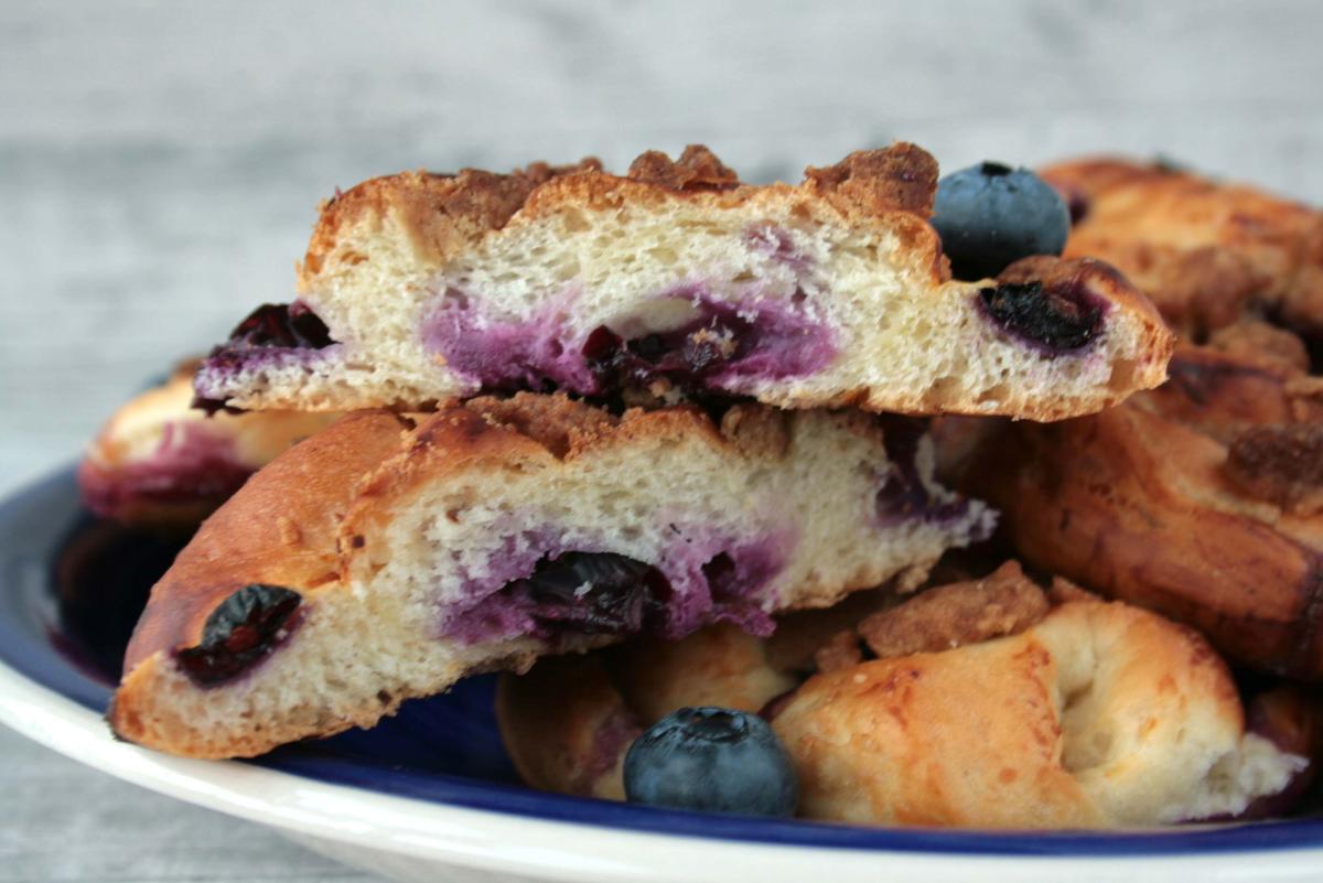 Rezeptbild: Heidelbeer-Streusel-Schnecken