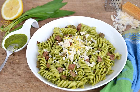 Bärlauchnudelsalat mit Salsiccia und Parmesan von löffelgenuss • Delicat.io