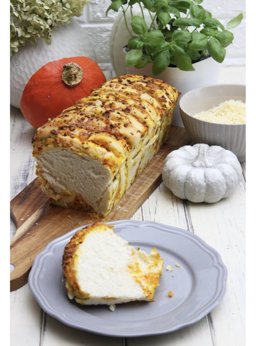 Rezeptbild: Pumpkin Pull-Apart Bread – Herzhaftes Zupfbrot