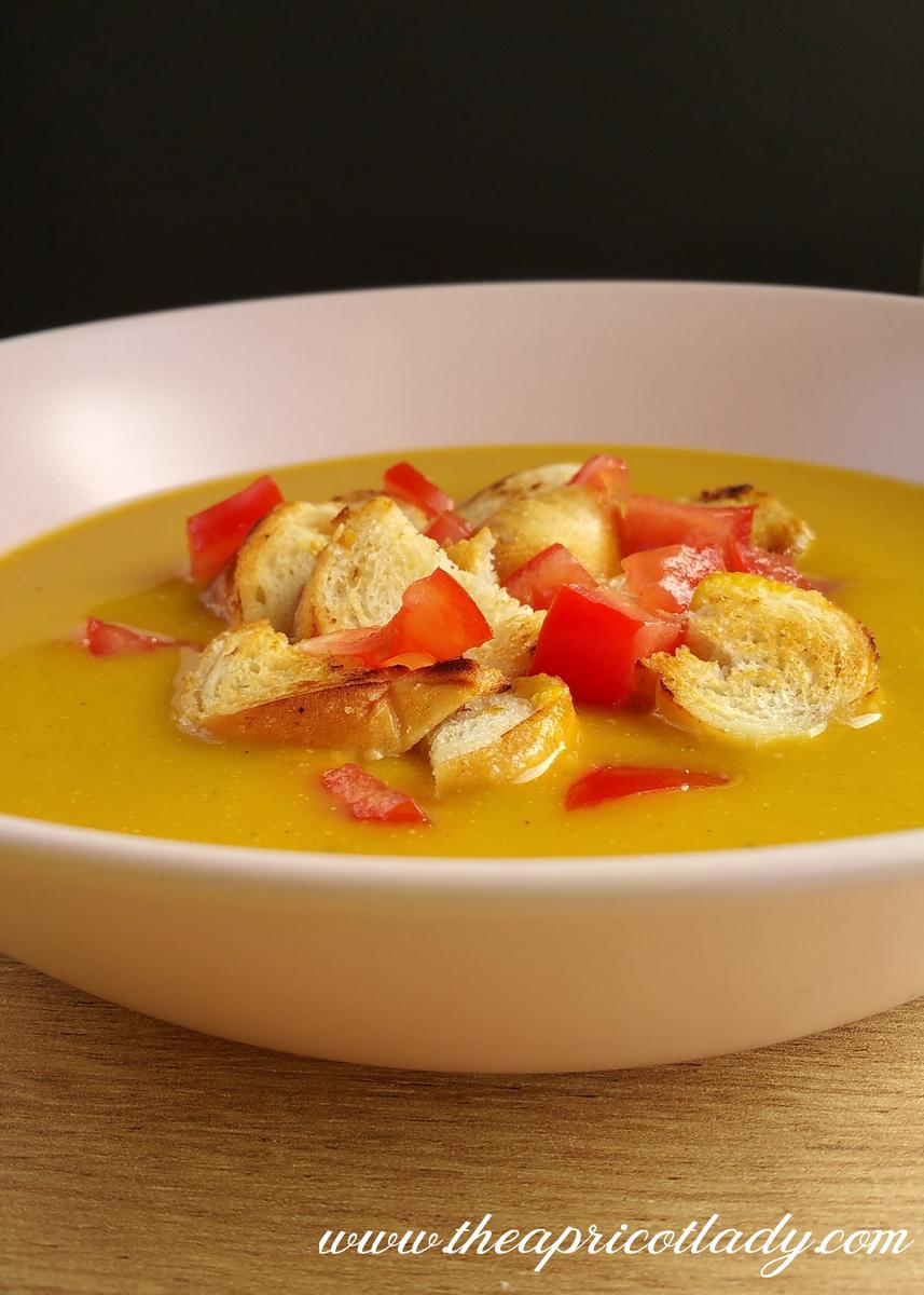 Rezeptbild: Kürbissuppe mit Orangen-Curry und Kokosmilch