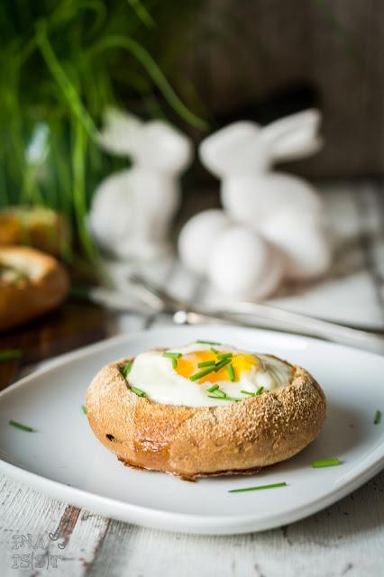 Rezeptbild: Frühstück an Ostern: Ei im Brötchenbett