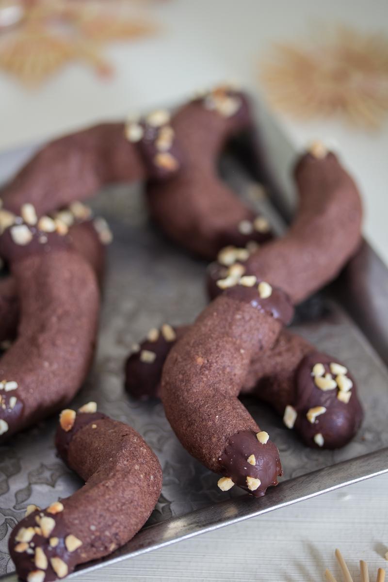 Rezeptbild: Kakaokipferl mit Haselnuss und Schokolade