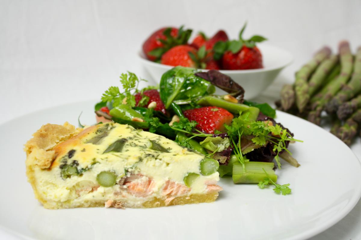 Rezeptbild: Spargelquiche mit Lachs