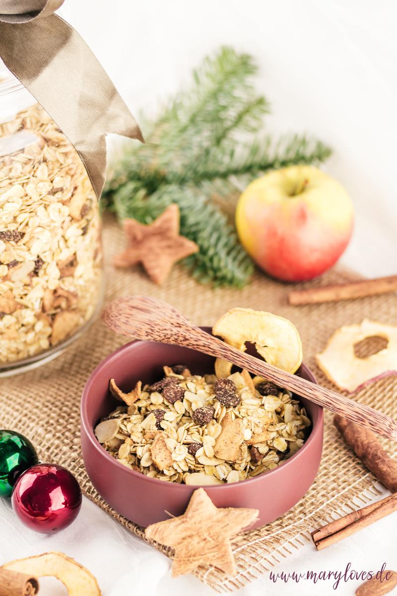 Rezeptbild: Selbstgemachtes Apfel-Zimt-Granola als weihnachtliches Küchengeschenk