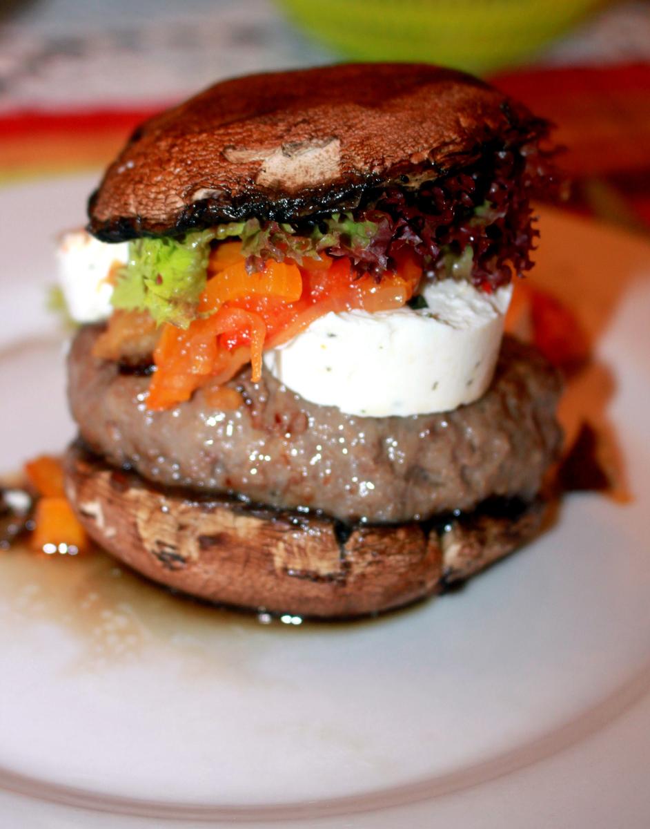 Rezeptbild: Portobello Hamburger mit Ziegenkaese und Pepperoni