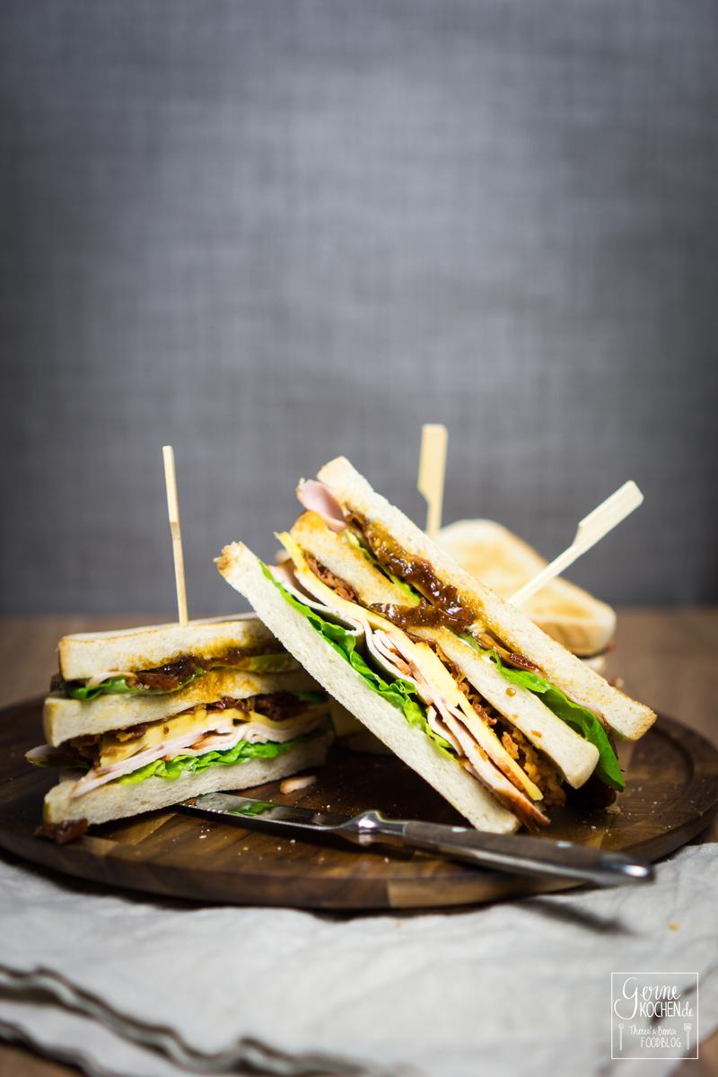 Rezeptbild: Club-Sandwich deluxe mit Tomatenchutney