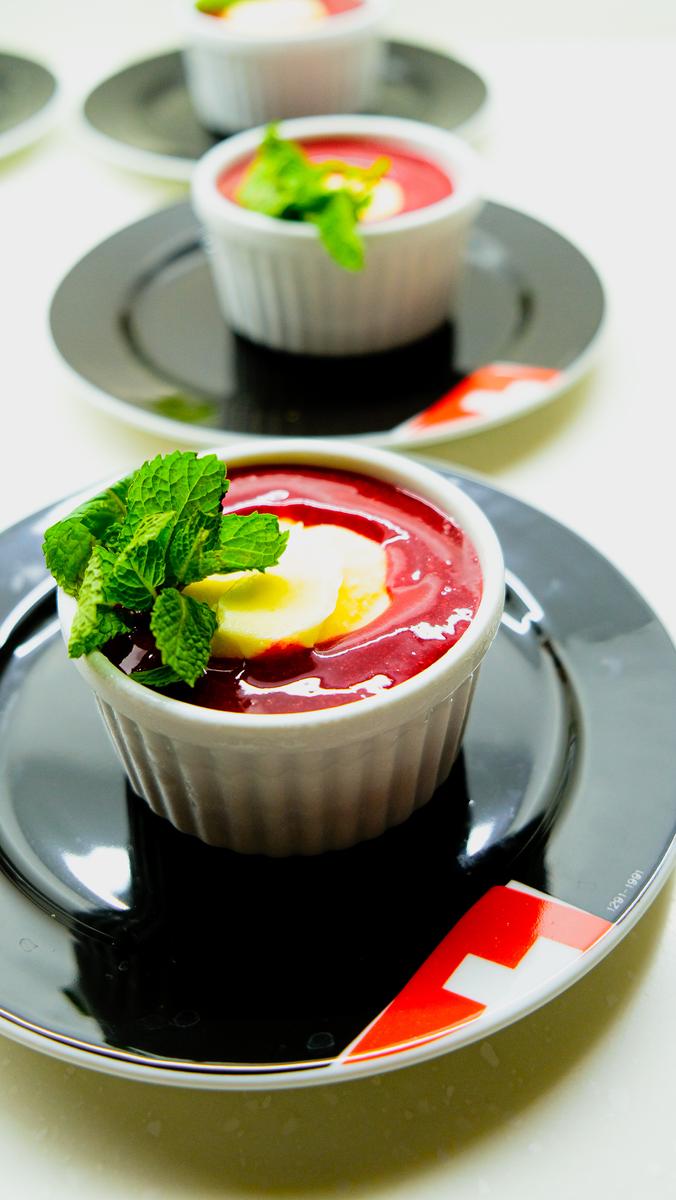 Rezeptbild: Gefrorenes Limoncello Parfait mit Himbeer Coulis