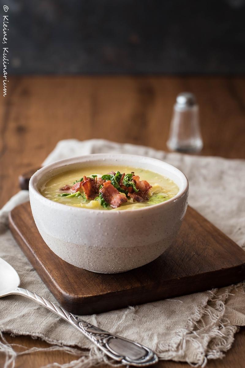 Rezeptbild: Kartoffel-Wirsing-Suppe mit Speck