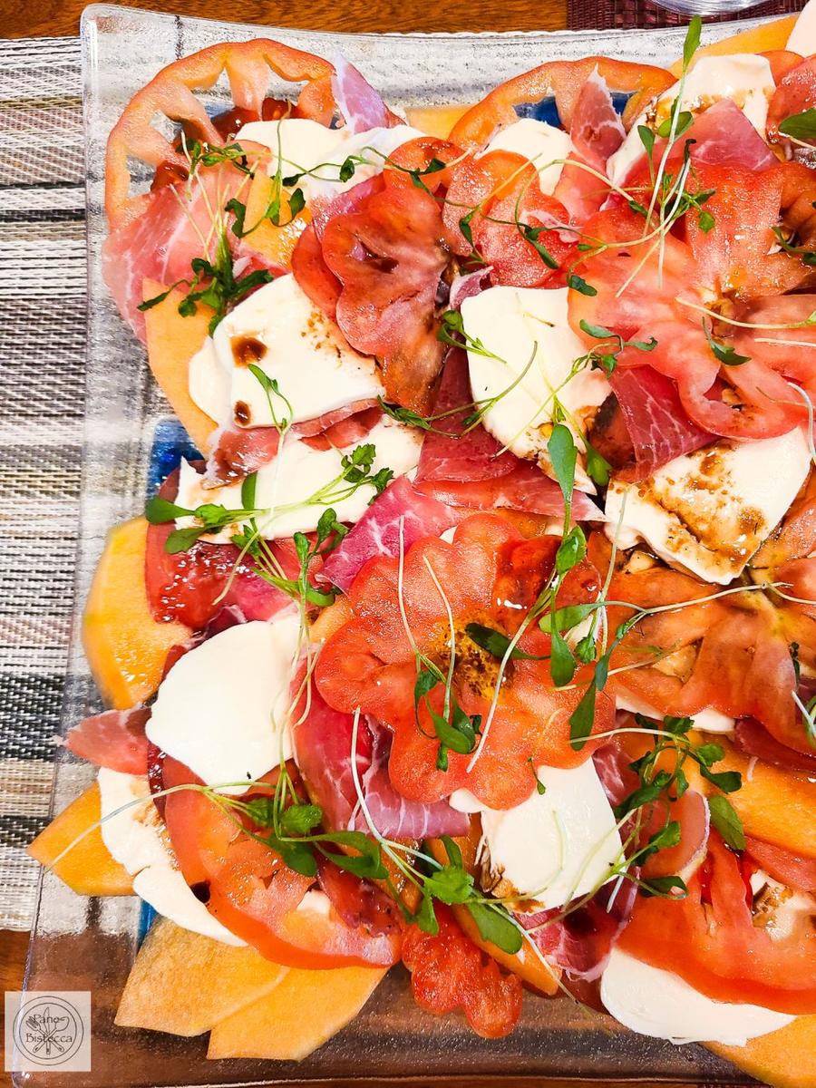 Rezeptbild: Melonen-Tomaten Salat m it Rohschinken und Mozzarella