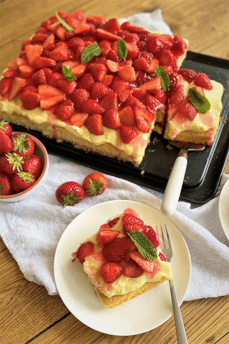 Rezeptbild: Erdbeer-Pudding-Kuchen vom Blech