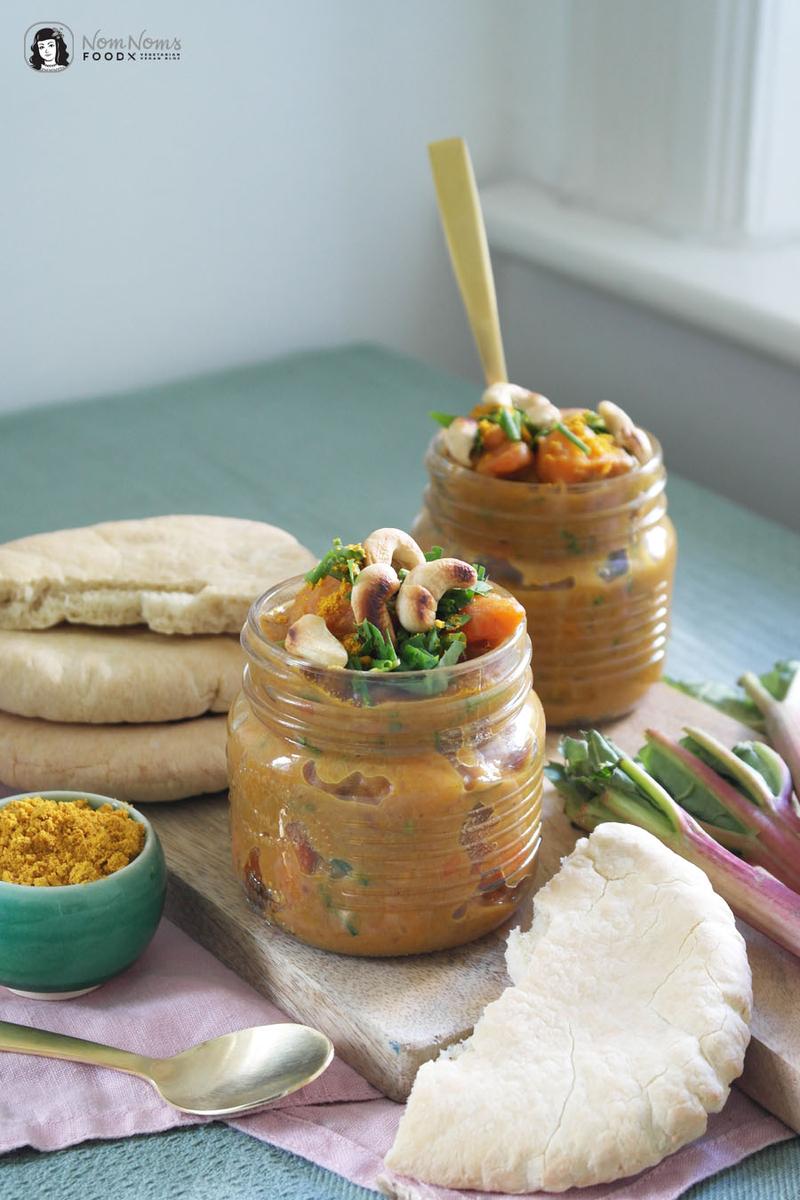 Rezeptbild: Veganes Rhabarber-Curry mit Süßkartoffel und Cashews