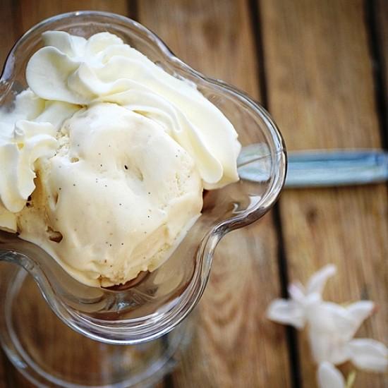 Rezeptbild: Selbstgemachtes Vanilleglacé ohne Ei