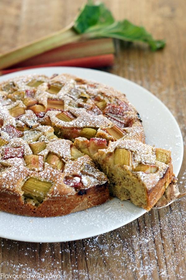 Rezeptbild: Rhabarber-Polenta-Kuchen