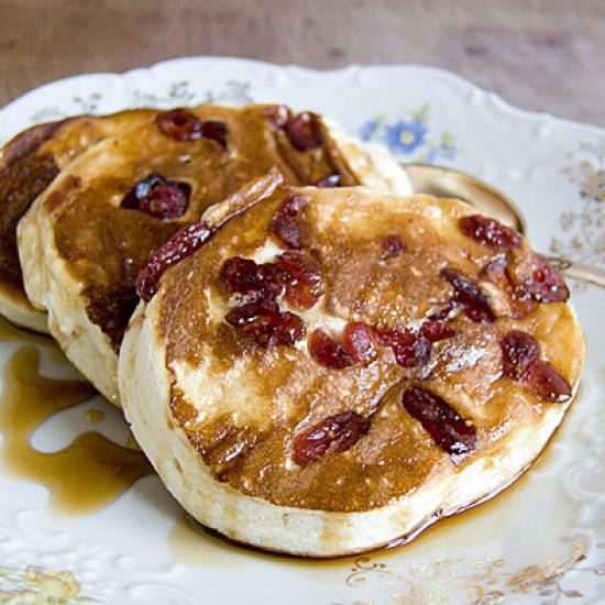 Rezeptbild: Cranberry-Pancakes mit Kaffee-Sirup