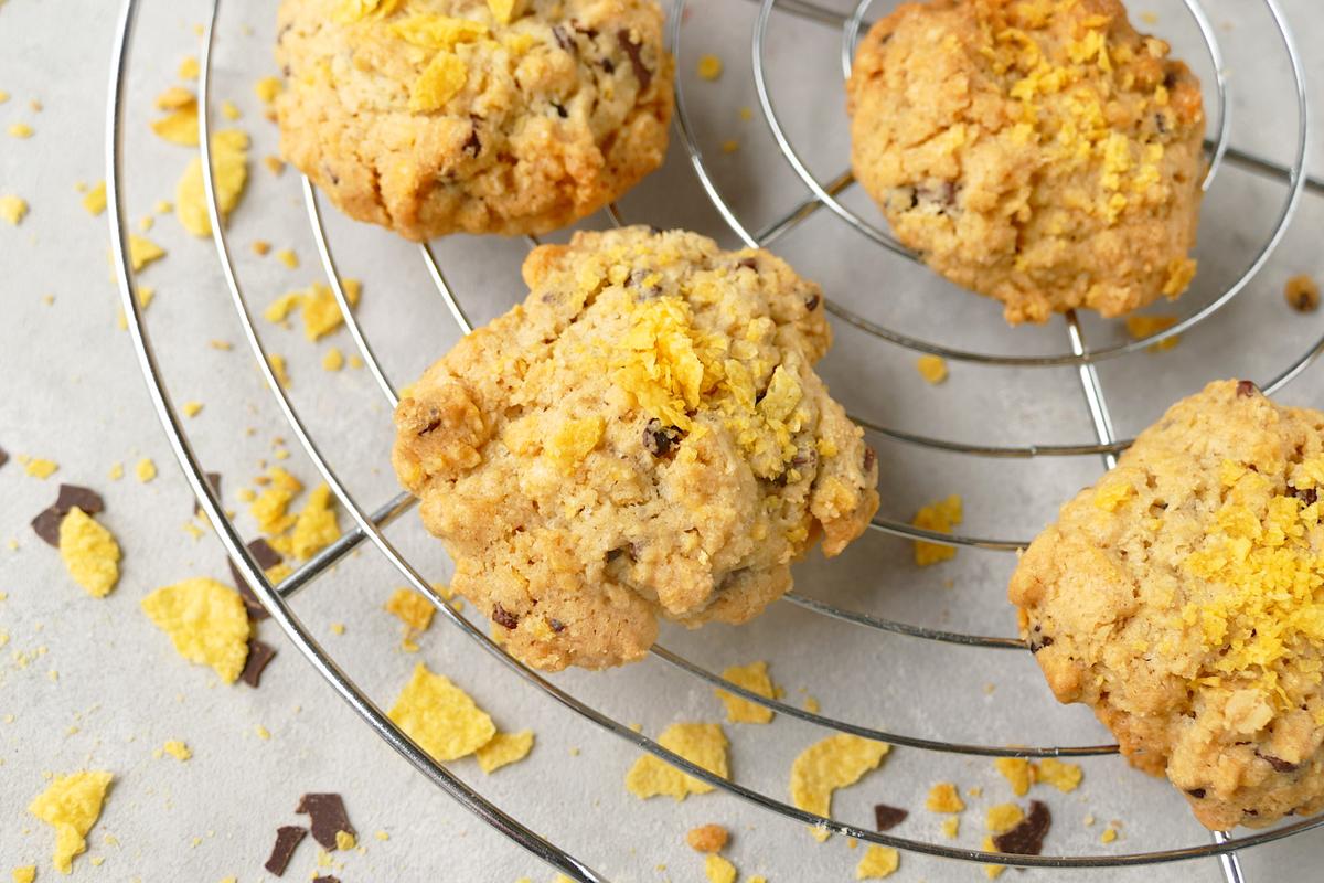 Rezeptbild: Knusper-Cookies mit Cornflakes und Kakaonibs