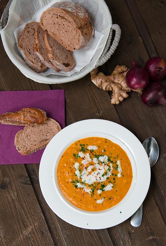 Rezeptbild: Kürbis-Orangen-Suppe mit Chili und Zimt 