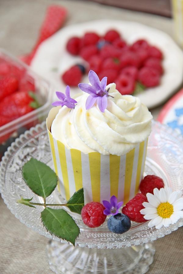 Rezeptbild: Beeren Cupcakes mit Joghurt Creme