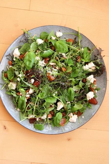 Rezeptbild: Salat mit Datteln, Mandeln und Feta