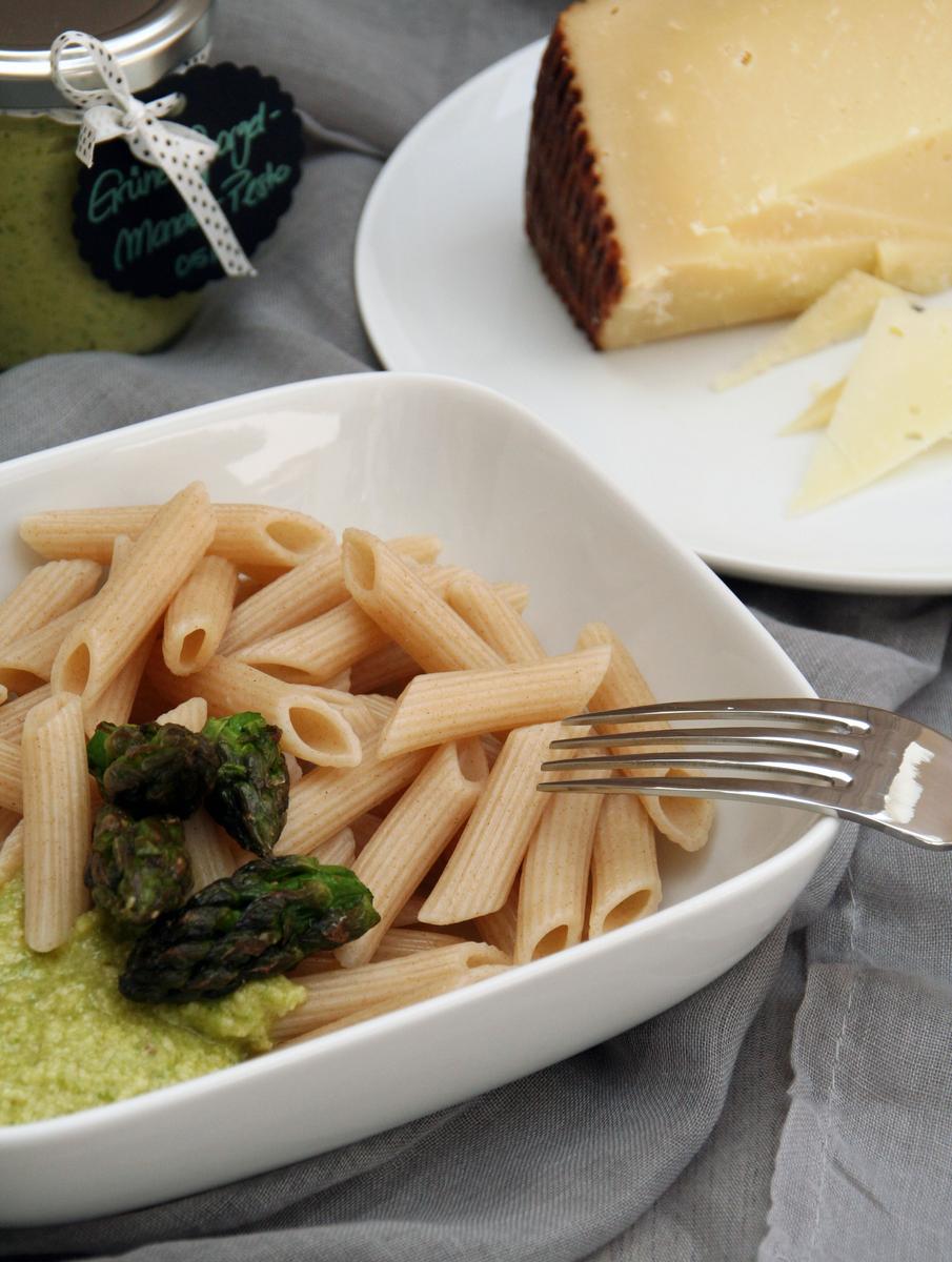 Rezeptbild: Pesto aus grünem Spargel und Mandeln