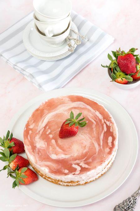 Rezeptbild: Strawberry Mousse Jelly Cake