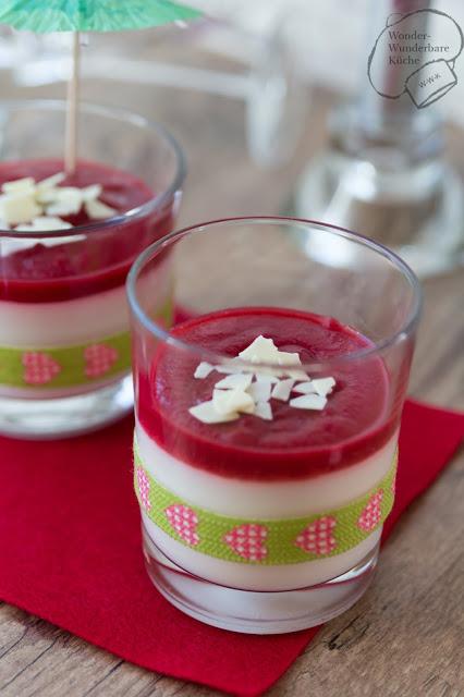 Rezeptbild: Alkoholfreie Sektcreme mit Erdbeer-Cranberry-Sauce