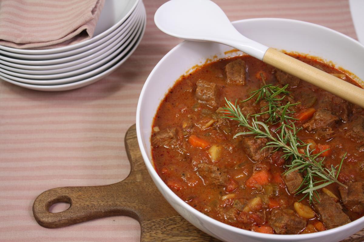 Rezeptbild: Rinderragout mit Karotten und Petersielienwurzel