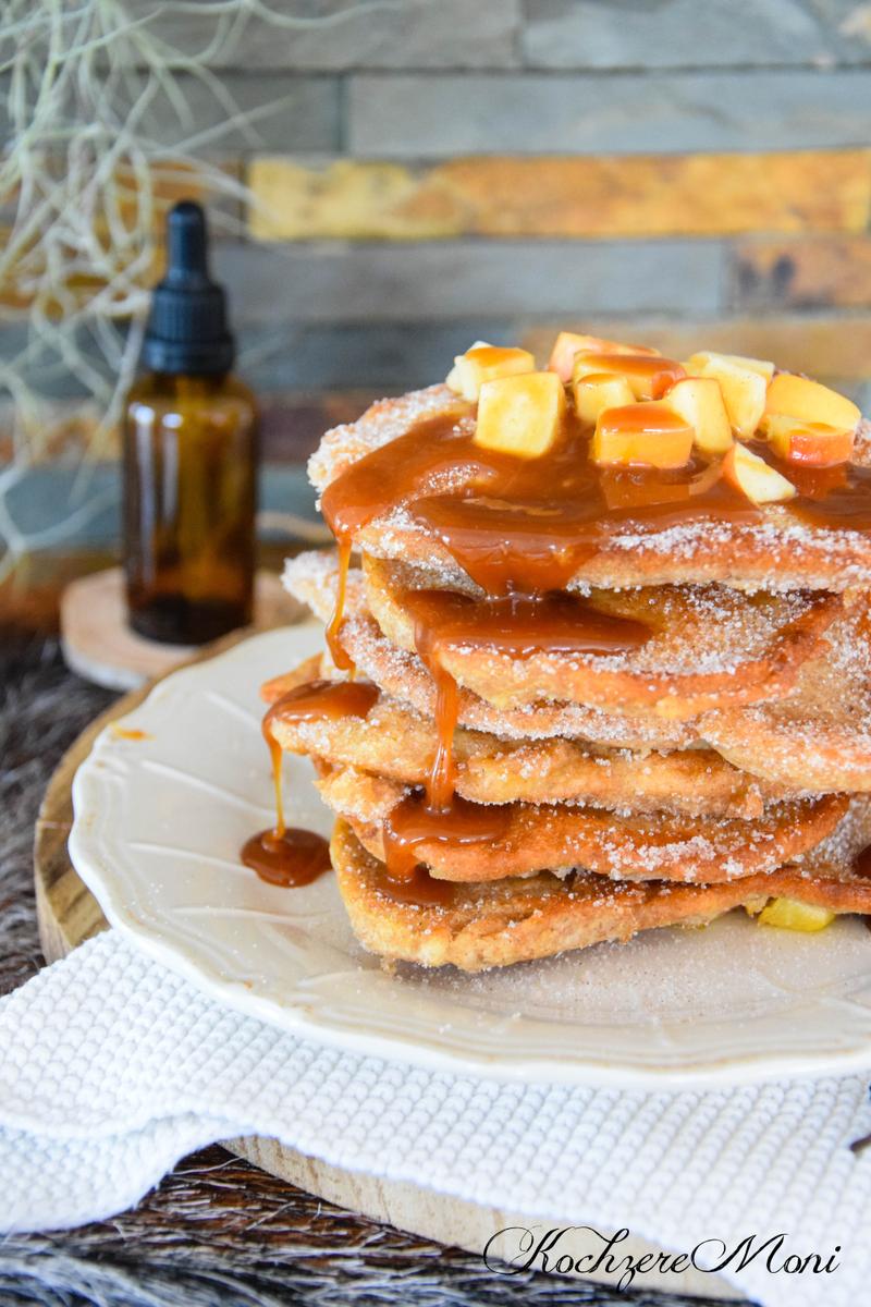 Rezeptbild: Apfel Dinkel Pfannkuchen mit Karamellsoße