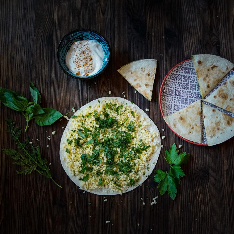 Rezeptbild: SCHNELLE KRÄUTER QUESADILLAS