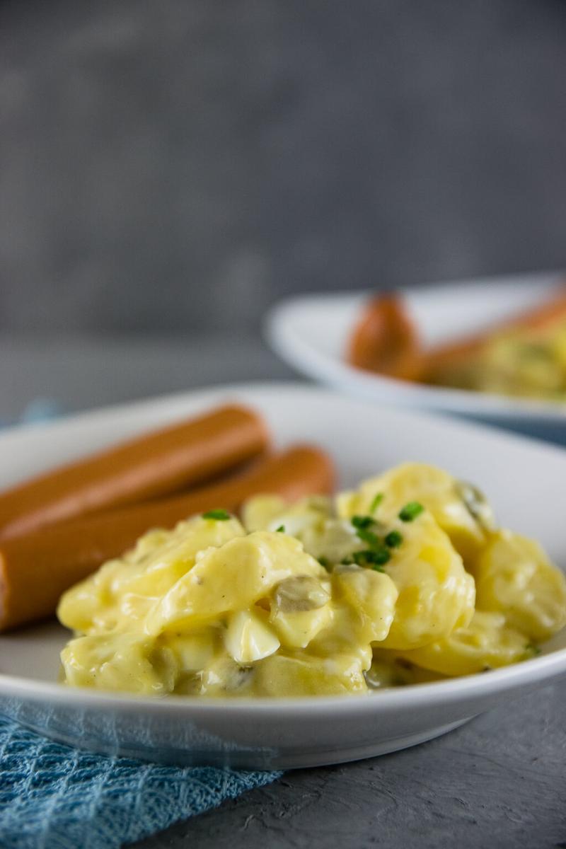 Rezeptbild: Leichter (norddeutscher) Kartoffelsalat mit Würstchen