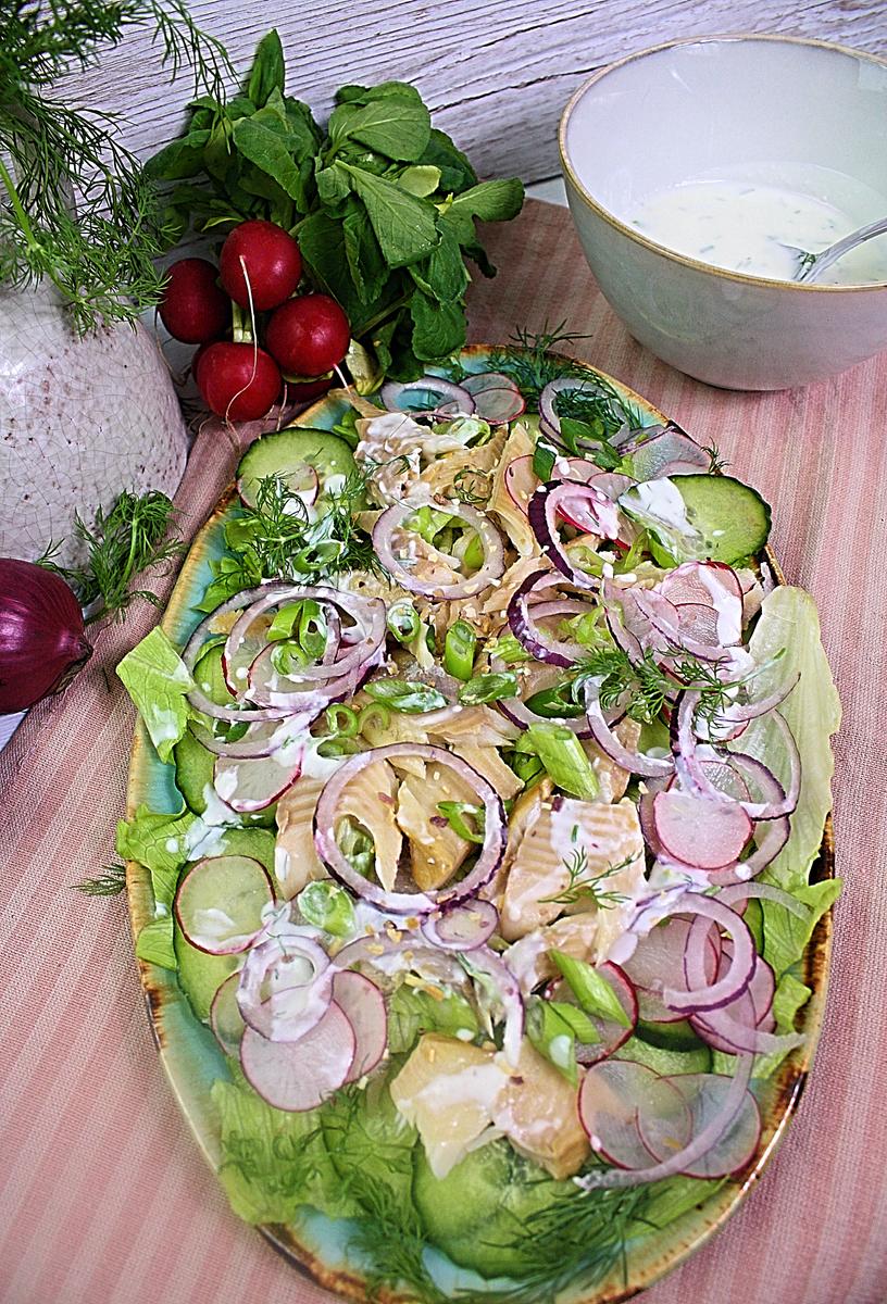 Rezeptbild: Räucherfischsalat mit Meerrettichdressing