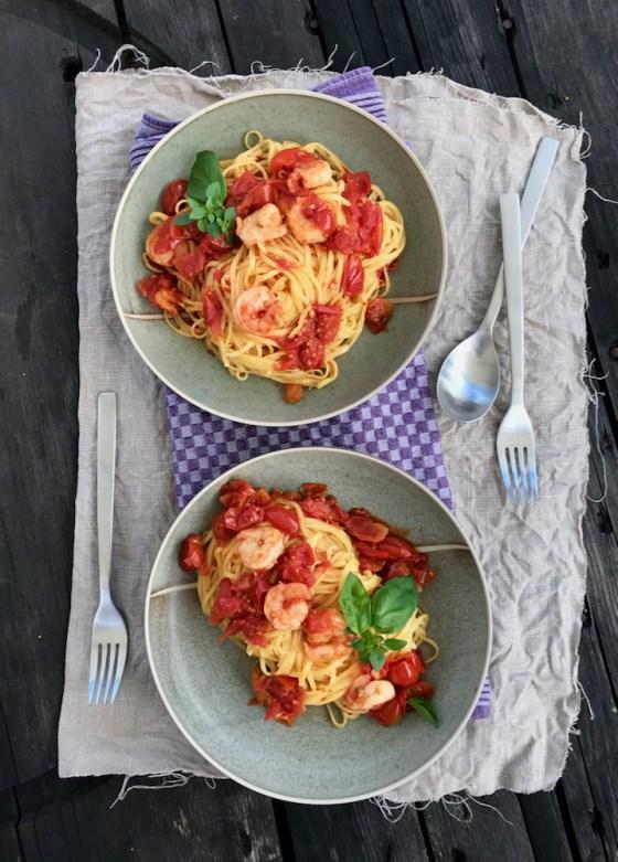 Rezeptbild: Geschmolzene Tomaten mit Garnelen