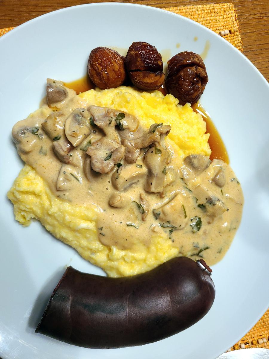 Rezeptbild: Herbstliche Polenta mit Pilzen in Rahm