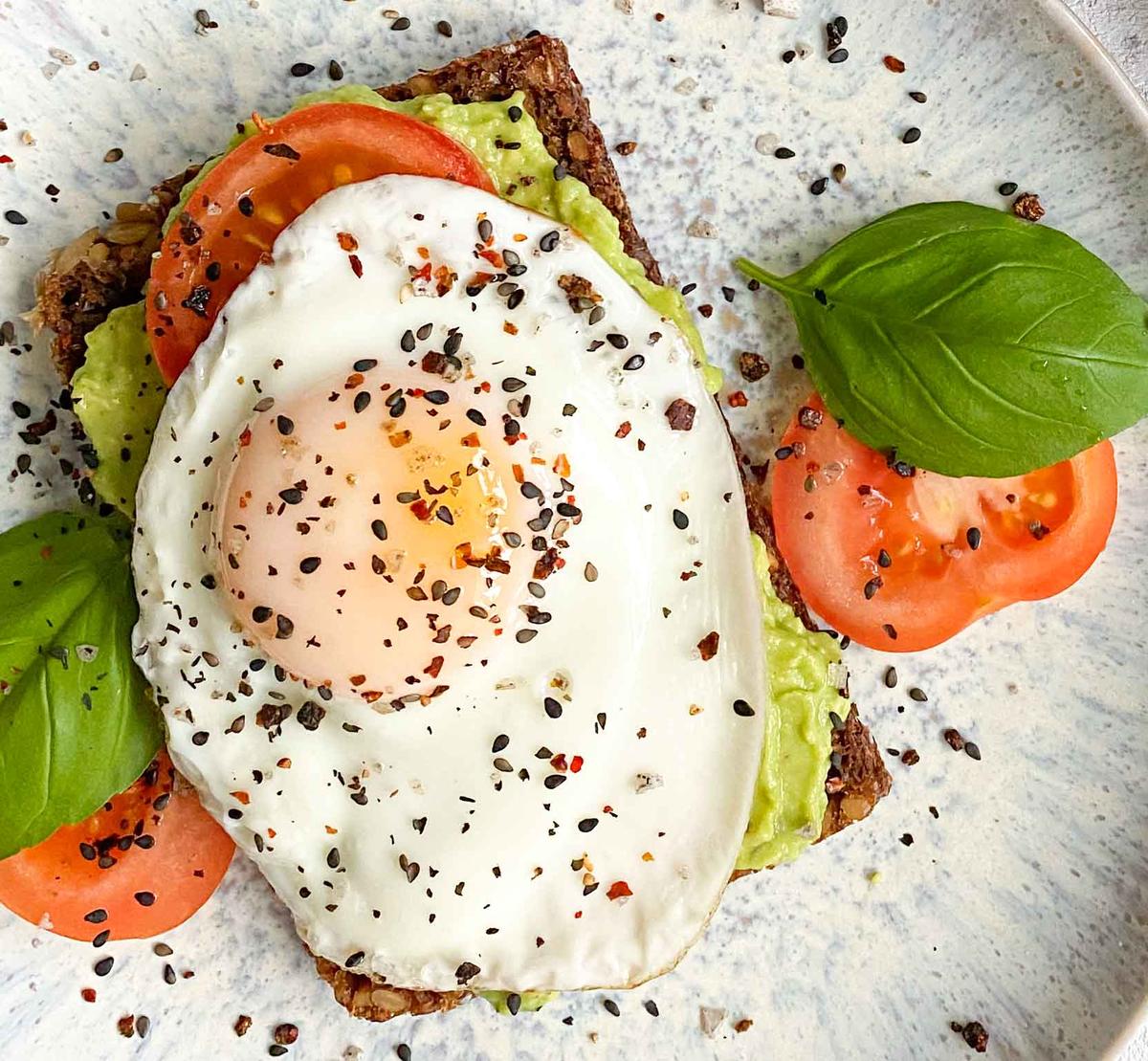 Rezeptbild: Avocado Brot mit Ei