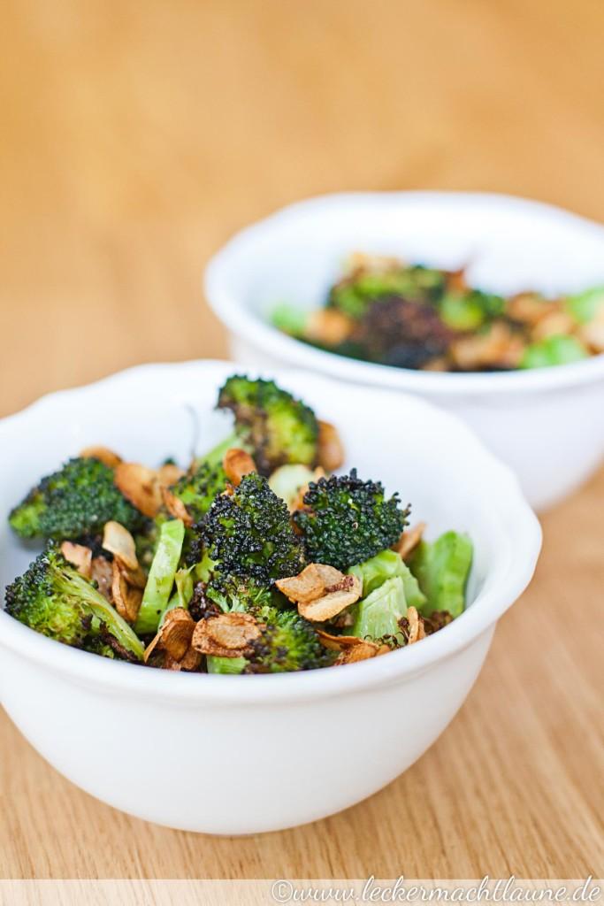 Rezeptbild: Gerösteter Brokkoli mit frittiertem Knoblauch