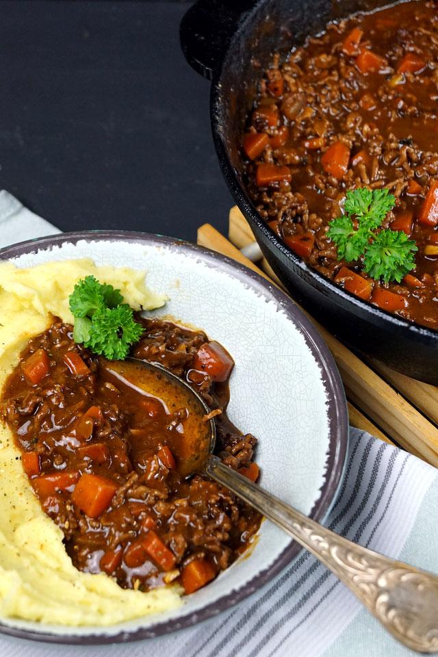 Rezeptbild: Kartoffelstock aka Pü und Hacksauce mit Schokolade und Wein