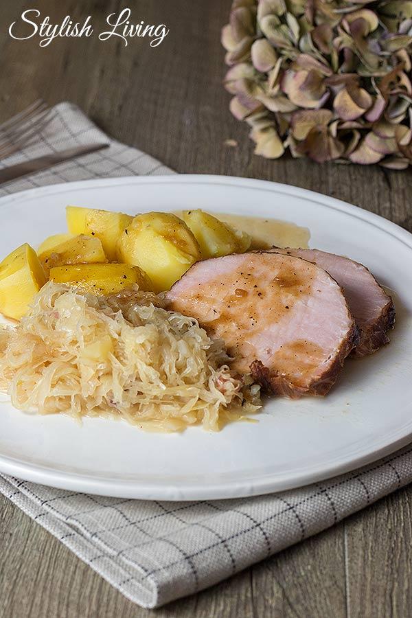 Rezeptbild: Kasselerbraten mit Sauerkraut und Kartoffeln
