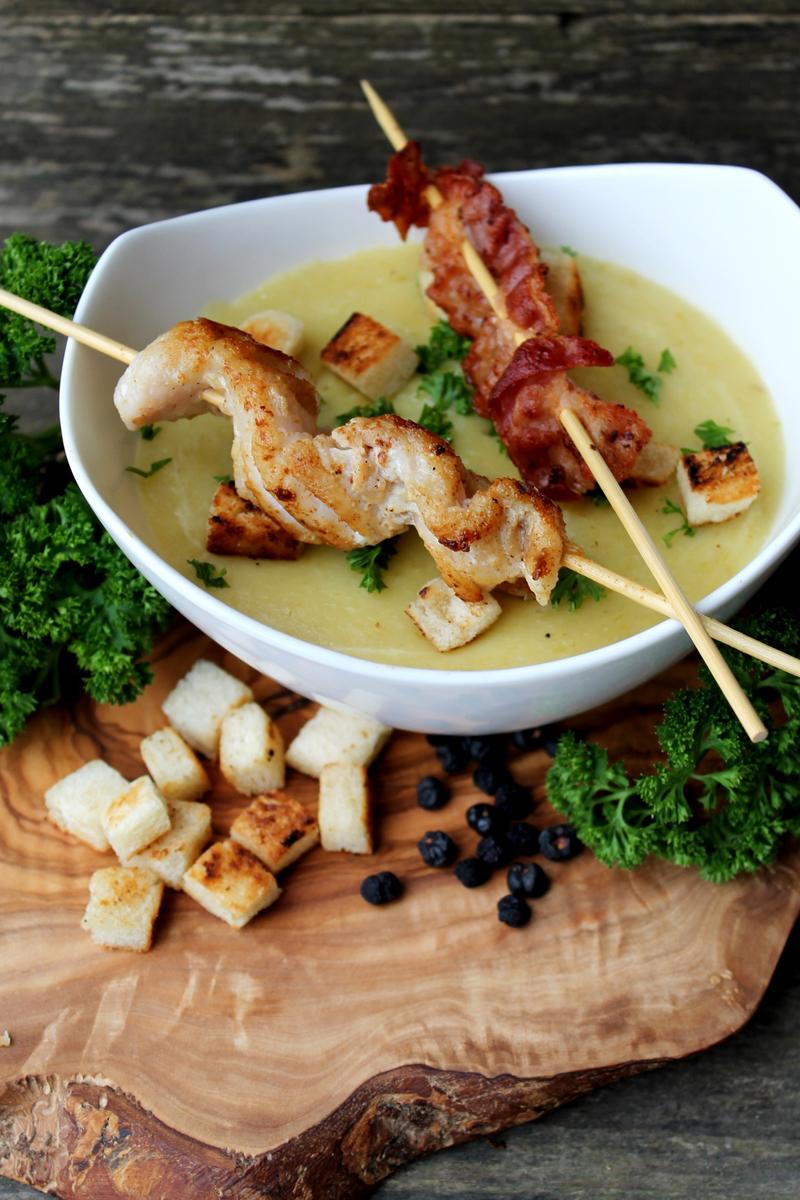 Rezeptbild: Kartoffel-Meerrettich-Suppe mit Bacon- oder Rotbarschspieß