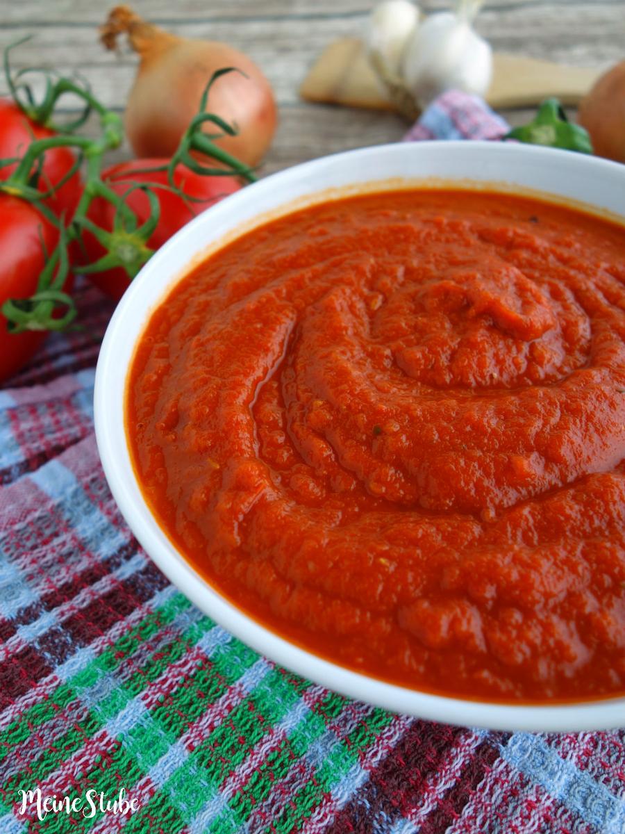 Rezeptbild: PIZZASAUCE SELBER MACHEN MIT FRISCHEN BIO-TOMATEN