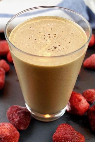 Rezeptbild: Rote Vitamin Bombe - Erdbeer-Protein Smoothie